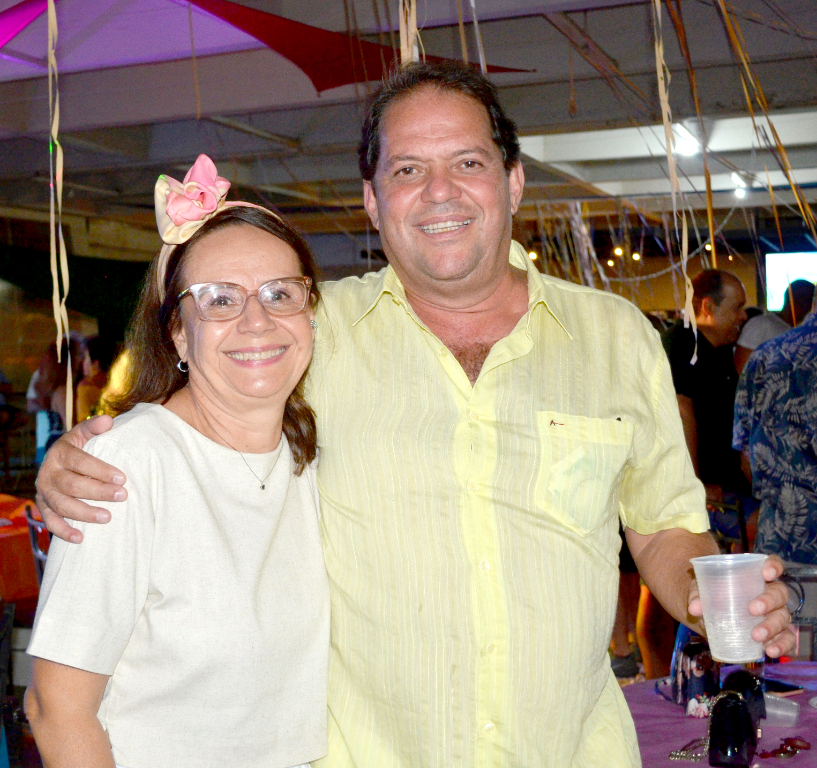 Marlene Pignatari Cecchini, esposa de Fleury Cecchini, comemorou no último sábado, (8), seu aniversário. Rodeada do amor e carinho de seus amigos e familiares, a aniversariante viveu um momento especial de renovação e esperança. Parabéns Marleninha, que este novo capítulo seja repleto de grandes conquistas, realizações e momentos de felicidade.