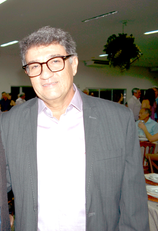 O sábado hoje (04) começa em clima de celebração para o empresário Silvano Oliveira, que brinda mais um ano de vida com alegria e gratidão! Ao seu lado, a esposa Gilmara lhe dedica todo o carinho, acompanhado dos abraços afetuosos da família e dos amigos que fazem parte da sua trajetória. Feliz aniversário, Silvano! Que esta nova etapa seja repleta de saúde, realizações, momentos felizes e muitas conquistas no caminho. 