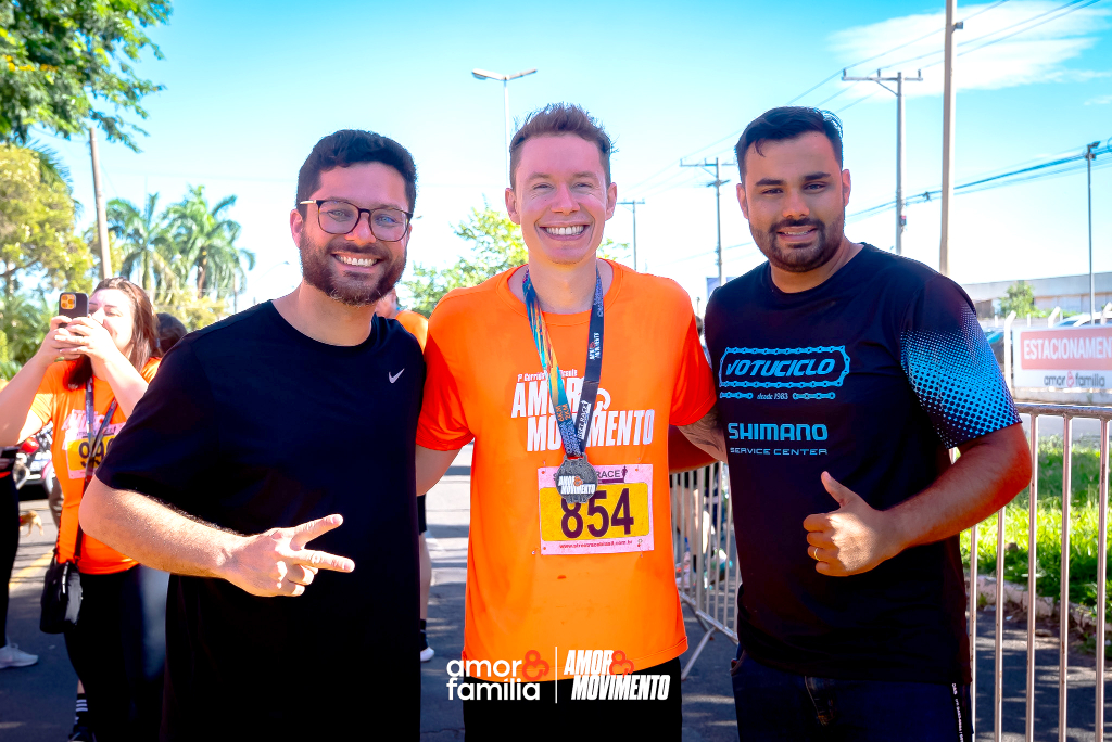 Jonas, Dijalma e Nathanael marcaram presença na primeira corrida Amor e Movimento, promovida pela igreja Amor e Família, no último domingo, (9). Uma manhã de energia, união e superação! A corrida não foi só um desafio físico, mas também uma celebração do amor e do movimento em comunidade. Momentos como esse reforçam os laços de amizade e fé entre todos os participantes!