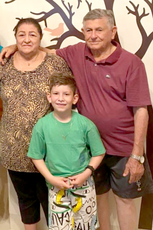 Dejanira Rodrigues Cabral Conde inicia neste dia 19 de fevereiro um novo ciclo de vida, cercada de amor e carinho. Ela recebe os parabéns carregado de amor, do marido, Osvaldo Conde e celebra o dom da vida ao lado de seus filhos, noras, netos, amigos e familiares, que lhe desejam muitas felicidades. Parabéns, Dejanira! Que seu dia seja alegre e festivo, e que Deus multiplique as bênçãos e o amor nos próximos 365 dias do seu novo ano de vida!