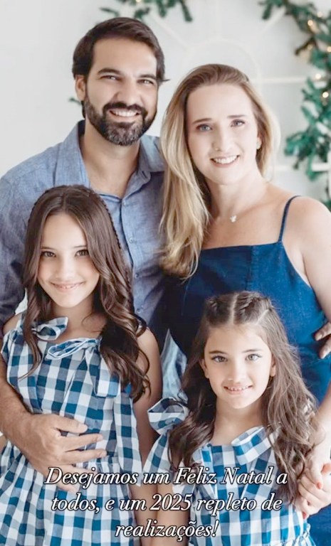 Ontem o dia foi repleto de comemorarações para  Matheus Prado Curti, mas a verdadeira festa quem fez foram seus amigos e familiares que tiveram o privilégio de compartilhar esse momento com ele. O feliz aniversariante recebeu todo o amor e carinho de sua esposa, Thalita Tonini de Oliveira, e de suas adoráveis filhas, Heloísa e Helena. Felicidades Matheus, que você seja sempre abençoado com muitos anos de felicidade, saúde e conquistas e que o futuro lhe traga dias de paz, harmonia e a realização de todos os seus sonhos! 