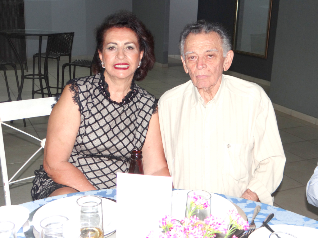 Dia de celebração da vida para o médico Dr. Miguel Zeitune, que comemora a data ao lado de sua família e sua esposa Zilma Zeitune. Felicidades ao aniversariante.