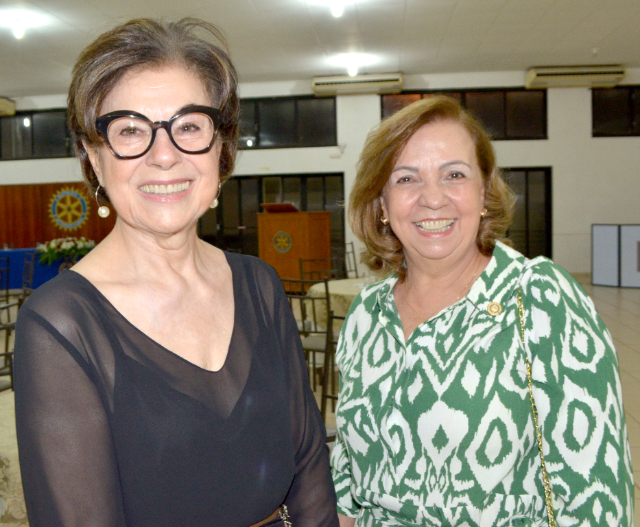 Todo o charme, elegância e beleza de Claudia Casagrande e Maria Luíza Gonçalves, presentes no jantar de posse da nova diretoria do Rotary Club Votuporanga, realizado na noite do último sábado, na sede social do clube de serviço.