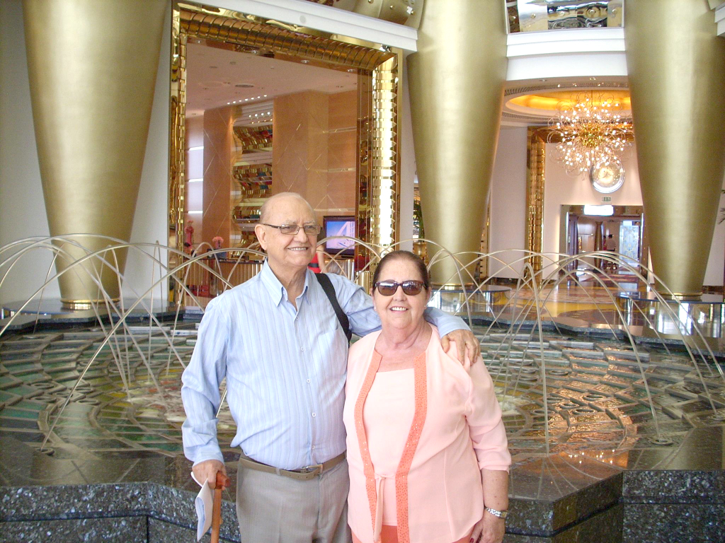 O domingo será de gratidão e amor para o estimado casal Dr. Joaquim Figueira da Costa e Vanda, que celebra uma data mais do que especial: 57 anos de união, selados pelos sagrados laços do matrimônio. Não é para qualquer um chegar às Bodas de Lápis-Lazúli, um marco raro e precioso, assim como a trajetória construída por eles. Uma história de vida escrita com amor, respeito, cumplicidade e parceria, que deu origem a uma família linda e unida, fruto desse sentimento tão verdadeiro. Parabéns ao casal por essa jornada inspiradora! Que Deus continue abençoando essa união com saúde, paz e muitos momentos felizes. 
