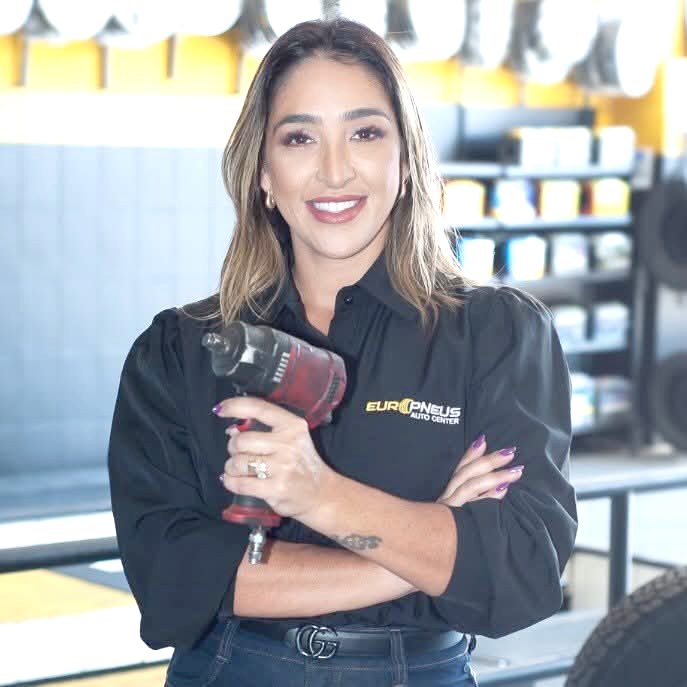 Hoje é dia de celebrar a vida da querida empresária Dani Costa, que brinda mais um ano de conquistas e alegrias!  Ao lado do marido, Cláudio Peralti, e das filhas, Elis e Louise, Dani inicia um novo ciclo repleto de amor, sucesso e realizações. 
Que esta nova fase venha cheia de saúde, boas energias e muito sucesso!  Parabéns, Dani, que a felicidade te acompanhe em cada passo dessa linda caminhada.
