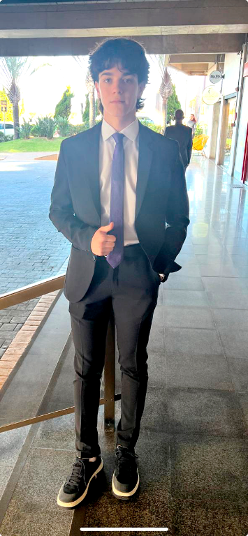 Hoje é dia de celebrar a vida do jovem Nasser Marão Neto, que brinda mais um ano de vida neste 14 de novembro. Seus pais, Juninho Marão e Juliana Marão, o cercam de amor nesta data especial e desejam que o novo ciclo seja iluminado por bênçãos, conquistas e muitas alegrias. Parabéns, Nasser! Que a felicidade acompanhe cada passo seu nessa nova etapa de sua vida e que seus sonhos se realizem sempre! Feliz aniversário!