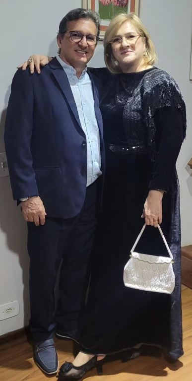 O casal Dimas Geraldo e sua amada mulher Nelma, todos trabalhados na beleza e elegância, prontinhos para juntos curtirem um bom momento da vida.  