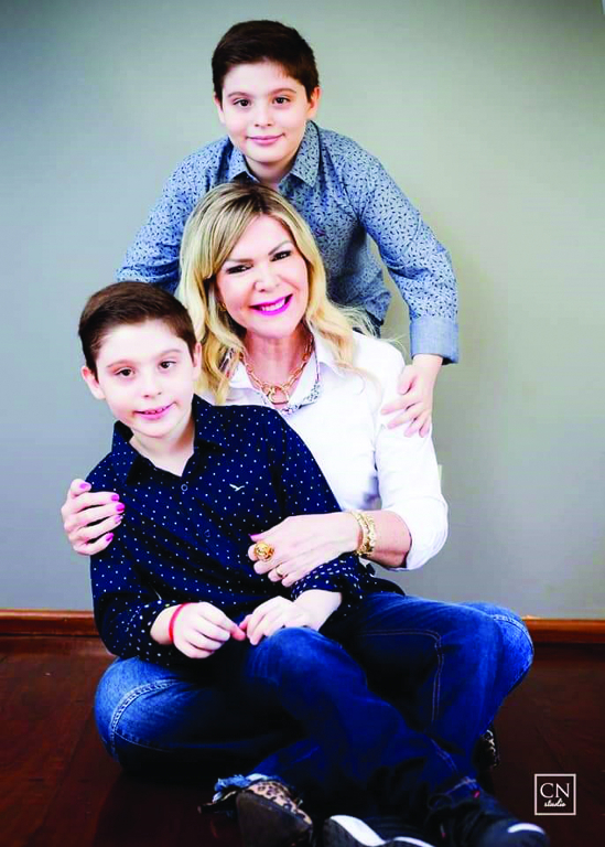 Luciane Petrocelli e seus meninos Lucas e Tiago