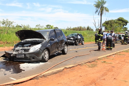 Acidente fatal em Cardoso - fotos Alex Pelicer/A Cidade