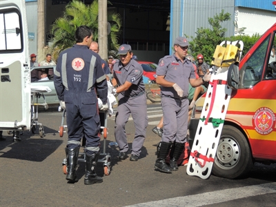 Caminhão perde freio e passa por cima de motociclista