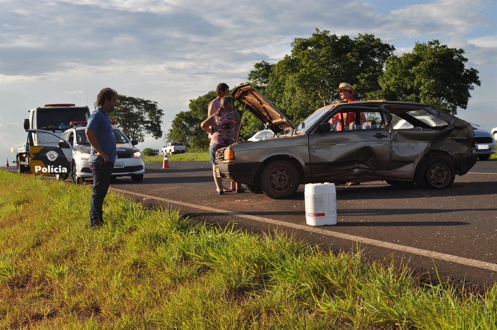 Acidente Entre Carro E Caminho Deixa Mulher Ferida Em Rodovia De