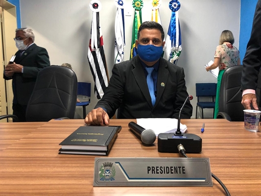 Fabiano do Gustin, do PSDB, é o novo presidente da Câmara de Valentim Gentil (Foto: A Cidade)