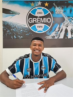 Danillo e a delegação do Grêmio estão em Votuporanga (Foto: Grêmio)