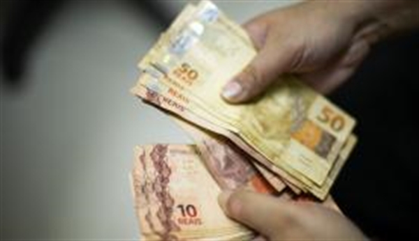 O cálculo do salário mínimo é definido em lei (Foto: Marcello Casal Jr/Agência Brasil)