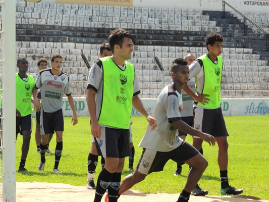 Votuporanguense marca jogo-treino contra o Oeste