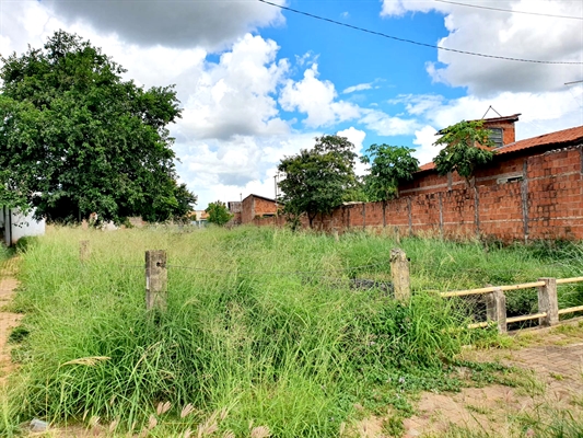 Usuários de drogas estariam utilizando o espaço para o consumo de entorpecentes e para a realização de necessidades fisiológicas. (Foto: A Cidade)