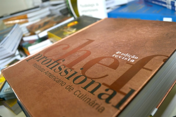 Bibliotecas da Unifev recebem mais de cinco mil novas obras