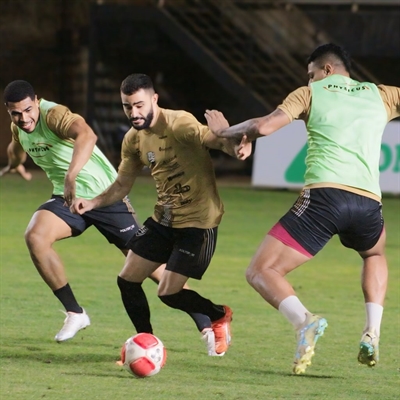 Elenco da Votuporanguense segue treinando para a reta final da primeira fase (Foto: Rafa Bento)