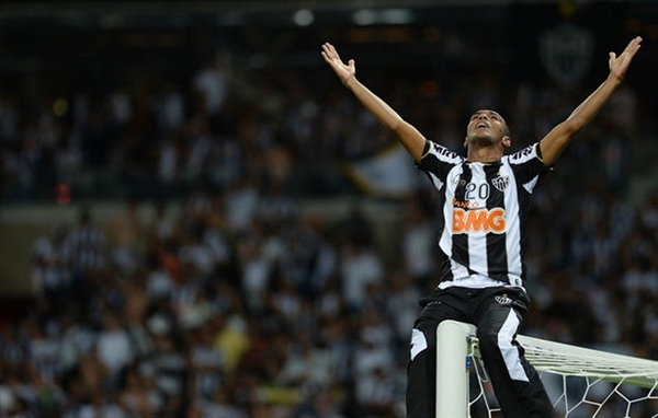 Lesão tira Richarlyson do Mundial de Clubes