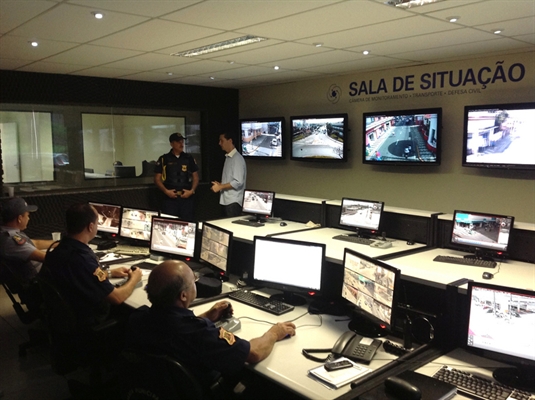 Secretário de Trânsito conhece sistema de monitoramento