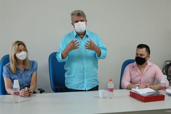 Prefeito Jorge Seba participou da assinatura contratual do projeto "Votuporanga em Ação 1 e 2", que contemplou 40 bolsistas (Foto: Prefeitura de Votuporanga)