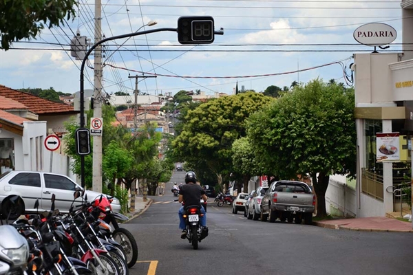 Começam a funcionar os novos semáforos da Rua Paraíba