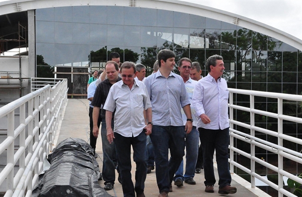 Secretários e vereadores visitam obras