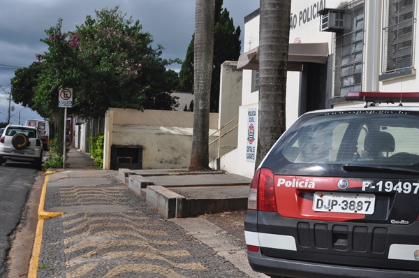 Segundo consta, um pai, morador do bairro Estação, em Votuporanga, teria estuprado, em sua residência, a filha de 4 anos; a ocorrência foi registrada anteontem pela mãe (Foto: A Cidade)