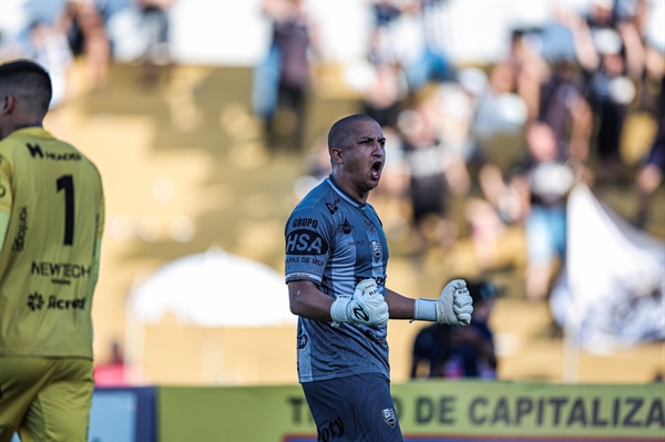 O goleiro João Paulo foi titular na maioria dos jogos do CAV no ano  (Foto: Pedro Zacchi/Ag. Paulistão)