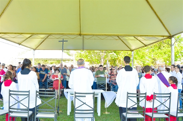 Missas e um culto evangélico serão realizados hoje nos cemitérios homenagem aos entes queridos que já partiram (Foto: Rosa Mística)