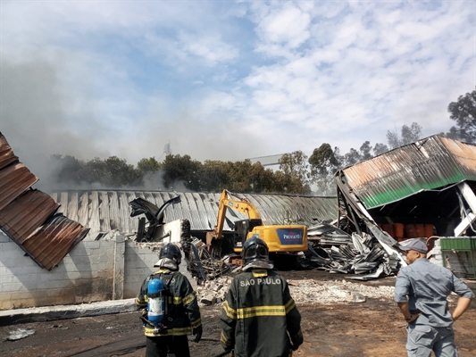 Exatamente um ano atrás o mesmo local havia sido consumido pelas chamas; combate ao fogo, desta vez, durou mais de 16 horas (Foto: Defesa Civil)