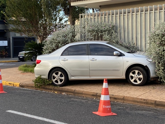 A Polícia Militar foi acionada, esteve no local para registrar a ocorrência e organizar o trânsito (Foto: A Cidade)