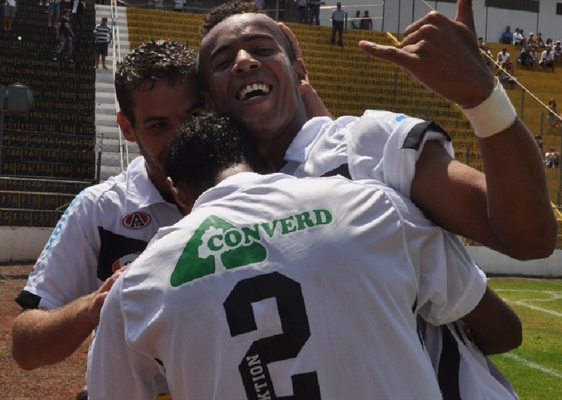 CAV acerta com Mogi e Romário é aguardado para assinar contrato