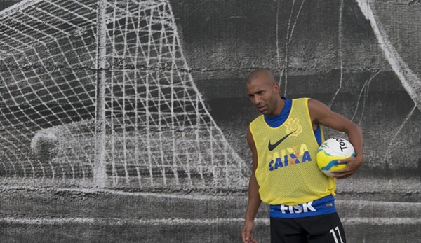 Sheik diz que só sai se dirigentes quiserem