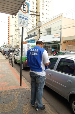 Centro Social vai contratar mais agentes para a Área Azul 