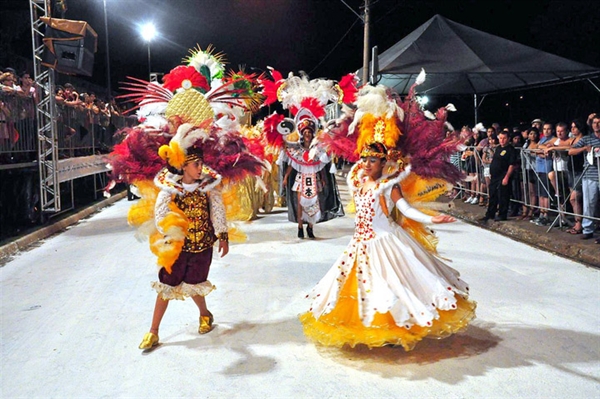 Escolas de samba entram na avenida às 21h