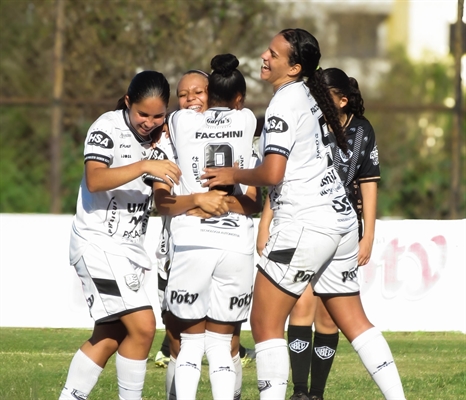 Panteras comemoram um dos gols da vitória contra o Rio Branco na Arena Plínio Marin (Foto: CAV)