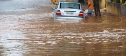 Prefeitura repara estragos causados pela chuva