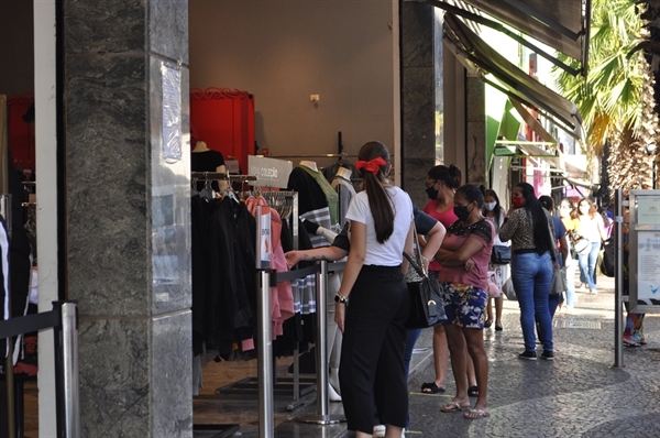 Consumidores terão até as 18h para fazer suas compras (Foto: A Cidade)