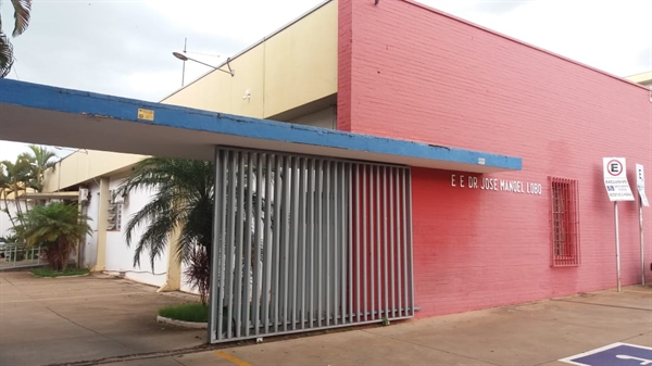 Em Votuporanga, o Centro de Estudos de Línguas funciona na E.E. Doutor José Manoel Lobo (Foto: A Cidade)