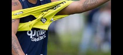 Adriano fica fora da estreia contra o Mirassol