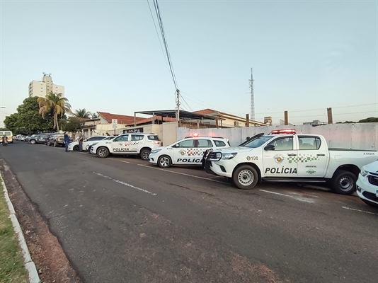 O caso aconteceu na quinta-feira (1), na zona Rural de Cosmorama, e os três envolvidos foram presos (Foto: Reprodução/Polícia Ambiental)