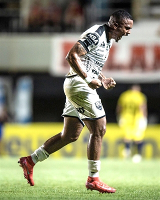 A votuporanguense do meia Anderson Feijão estreia hoje no Campeonato Paulista da Série A2 (Foto: @pedrozacchi @jheni.fotos @fotofut017)