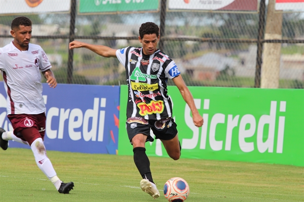 CAV: lateral-esquerdo da Votuporanguense, Cesinha, no primeiro jogo da Pantera no Campeonato Paulista da Série A2 (Foto: Rafael Bento/CAV)