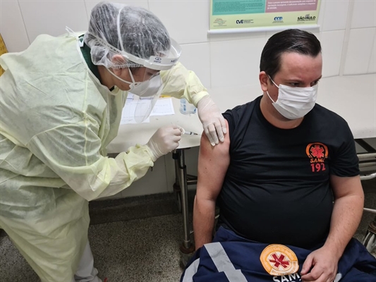 Ao todo, 519 doses da CoronaVac foram aplicadas no primeiro dia de imunização (Foto: Prefeitura de Votuporanga)