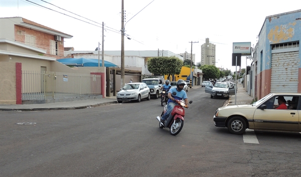 Rua Floriano Peixoto passa a ter sentido único de direção