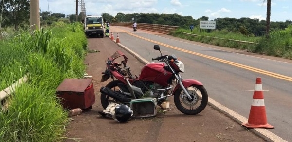 O motociclista foi socorrido pelo Samu e os integrantes do carro saíram sem ferimentos (Foto: Região Noroeste)