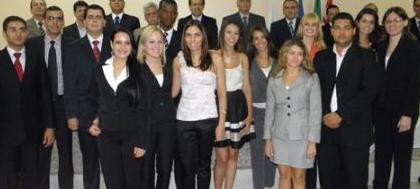 OAB entrega carteiras a 14 novos advogados
