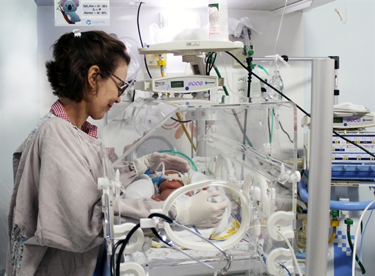 Leito de UTI Neonatal é voltado para atender bebês prematuros que necessitam de oxigênio (Foto: Divulgação/Santa Casa de Votuporanga)