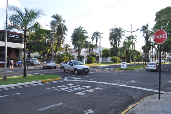 Dentre os novos conjuntos de semáforos, um será no cruzamento da Avenida Antonio Augusto Paes, com a rua Das Américas (Foto: A Cidade) 